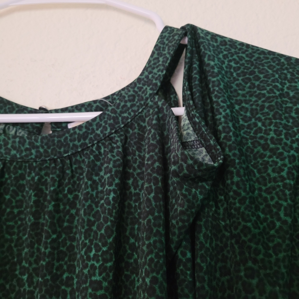 Michael Kors Plus Size Cold-Shoulder Green Top - Picture 3 of 12